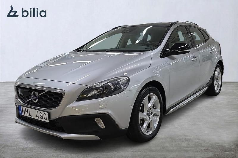Grå Begagnad 2013 Volvo V40 CC Summum Kombi | 164 000 kr (Marknadspris) - Bild 1/3