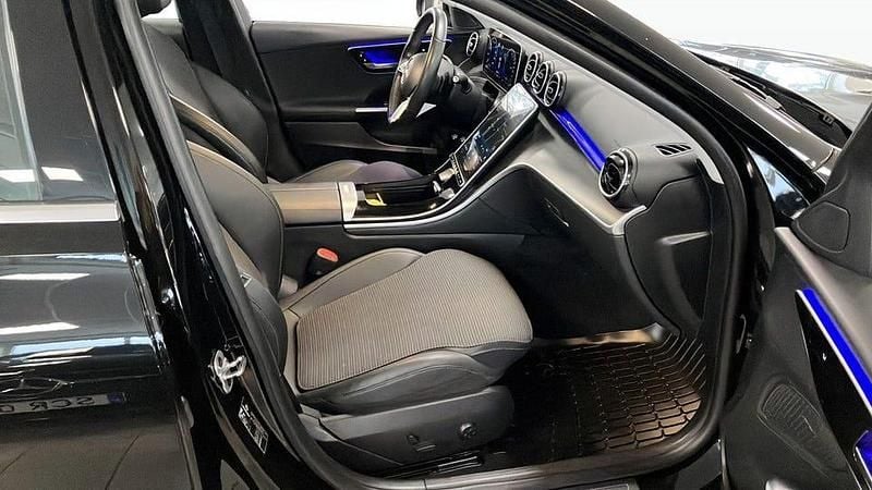 Begagnad Mercedes C300 Avantgarde 204 HK (150 kW) 2023 Svart
