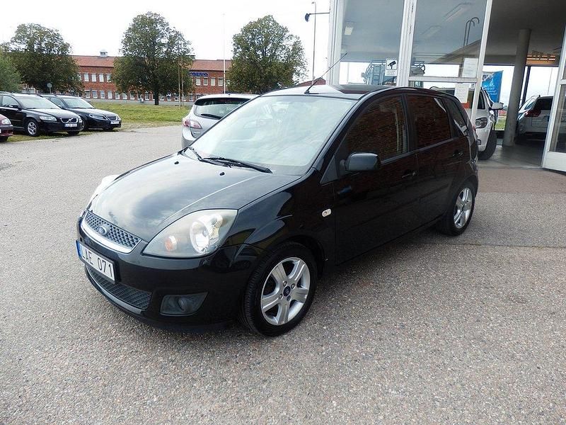 Svart Begagnad 2007 Ford Fiesta Halvkombi | 45 000 kr (Lite dyr) - Bild 1/4