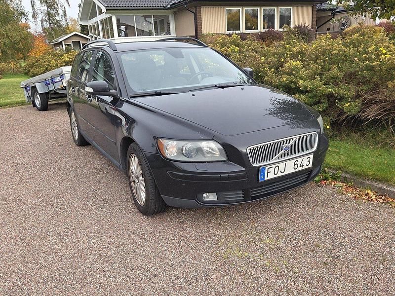 Svart Begagnad 2007 Volvo V50 Momentum Kombi | 23 000 kr (Lite dyr) - Bild 1/2