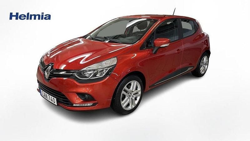 Röd Begagnad 2017 Renault Clio IV Zen Halvkombi | 109 900 kr (Marknadspris) - Bild 1/4