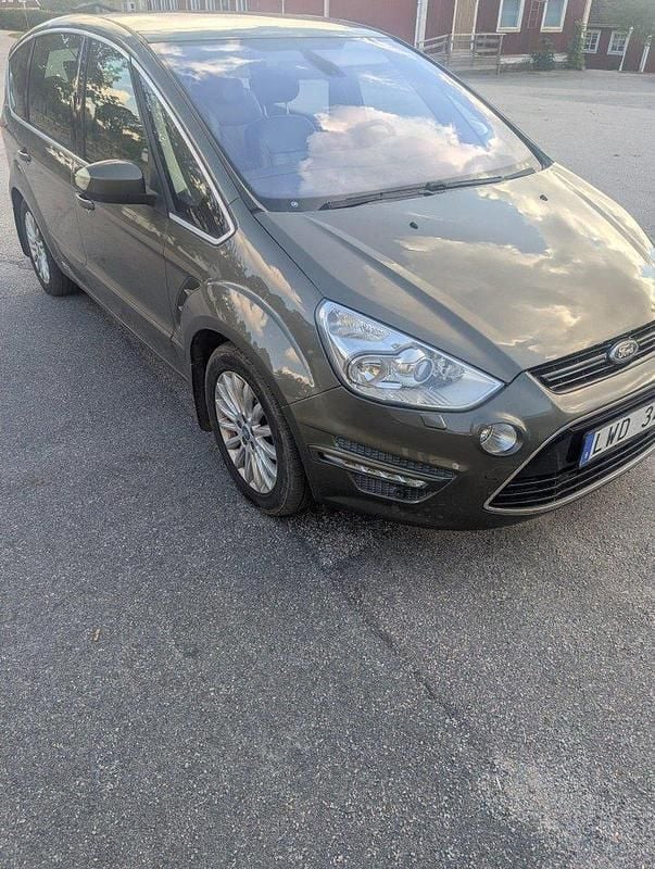 Grön Begagnad 2012 Ford S-MAX Business Edition Minibuss | 50 000 kr (Marknadspris) - Bild 1/1