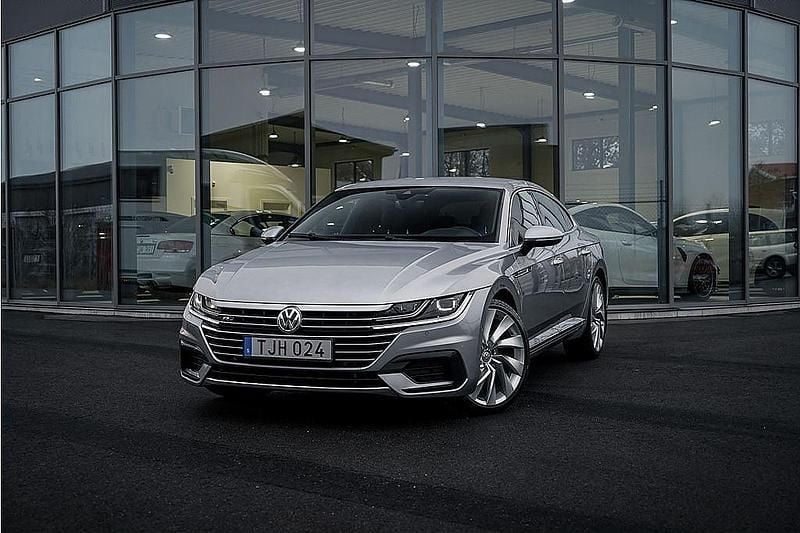 Begagnad VW Arteon R-line 190 HK (139 kW) 2018 Silver Halvkombi