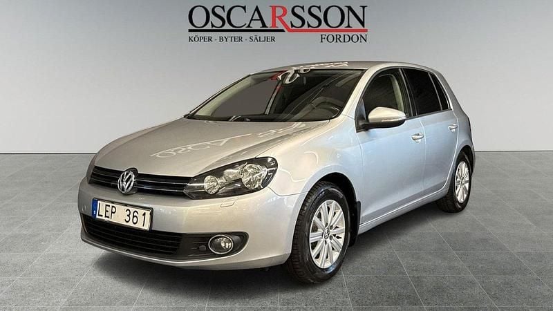Silver Begagnad 2011 VW Golf VI Halvkombi | 69 900 kr (Marknadspris) - Bild 1/4