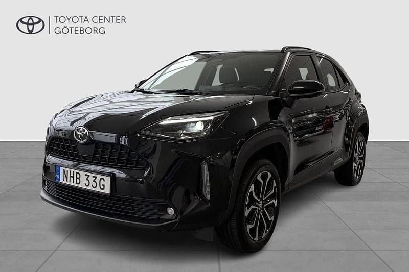 Svart Begagnad 2024 Toyota Yaris Hybrid Active SUV | 319 900 kr (Marknadspris) - Bild 1/4