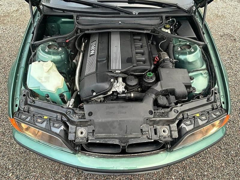 Begagnad BMW 320 150 HK (110 kW) 1999 Grön Sedan