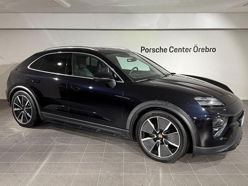 Svart Begagnad 2024 Porsche Macan SUV | 939 000 kr (Lite dyr) - Bild 1/4