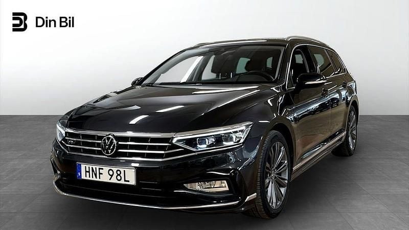 Begagnad VW Passat R-line 200 HK (147 kW) 2022 Mangan grey metallic Kombi