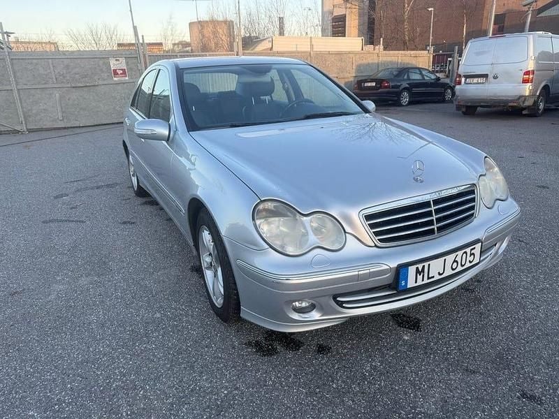Begagnad Mercedes C180 Avantgarde 143 HK (105 kW) 2006 Silver Sedan