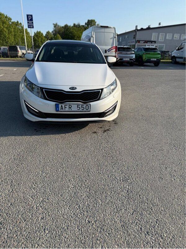 Vit Begagnad 2013 Kia Optima Hybrid Sedan | 120 000 kr (Bra pris) - Bild 1/4