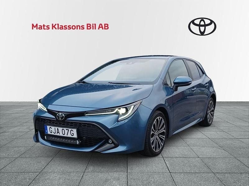 Blå Begagnad 2019 Toyota Corolla Style Halvkombi | 179 000 kr (Marknadspris) - Bild 1/4