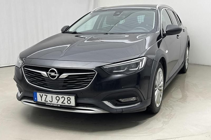 Svart Begagnad 2018 Opel Insignia Country Tourer Kombi | 133 000 kr (Marknadspris) - Bild 1/4