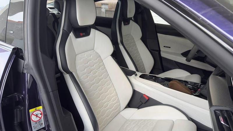 Begagnad Audi e-tron GT quattro 2024 Velvet purple Sedan