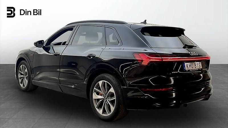 Begagnad Audi e-tron S-Line 300 kW (408 HK) 2020 Mytsvart metallic SUV