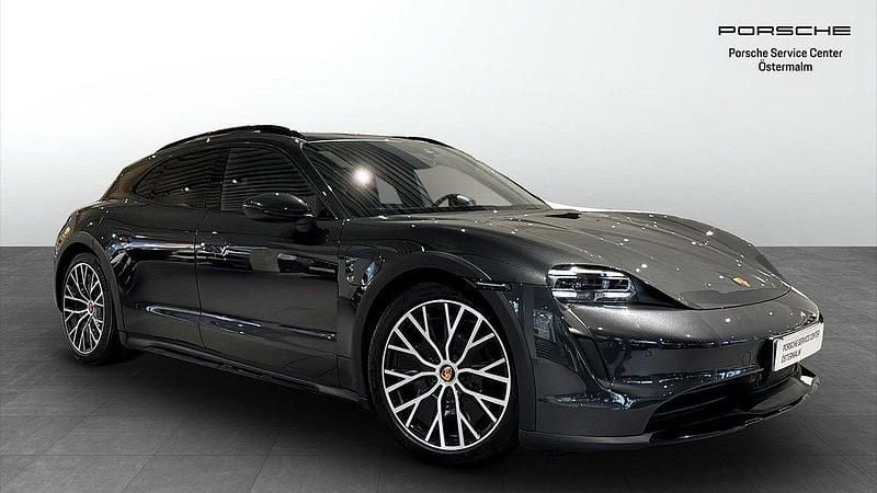 Mörkgrå Begagnad 2023 Porsche Taycan Cross Turismo Sedan | 695 000 kr (Superpris) - Bild 1/4