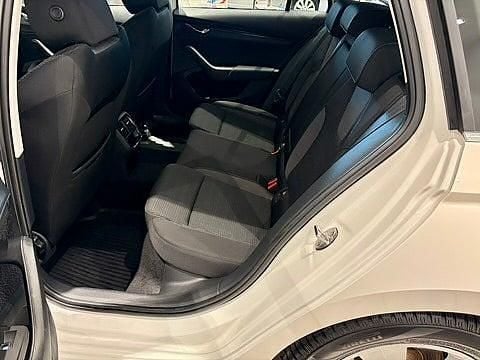 Begagnad Skoda Octavia G-TEC Ambition 131 HK (96 kW) 2023 Vit Kombi