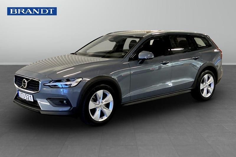 Grå Begagnad 2023 Volvo V60 CC Core Kombi | 369 900 kr (Marknadspris) - Bild 1/3