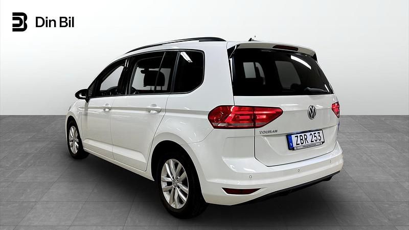 Begagnad VW Touran 110 HK (80 kW) 2017 Vit (pure white) Minibuss