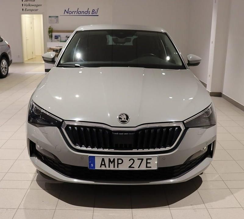 Begagnad Skoda Scala 110 HK (80 kW) 2023 Steel grey Halvkombi