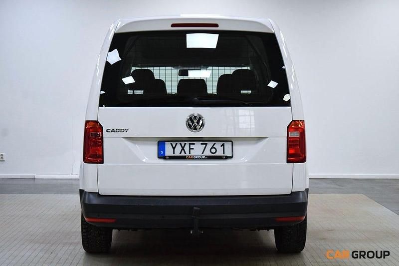 Begagnad VW Caddy Maxi Life Life 102 HK (75 kW) 2019 Vit Minibuss