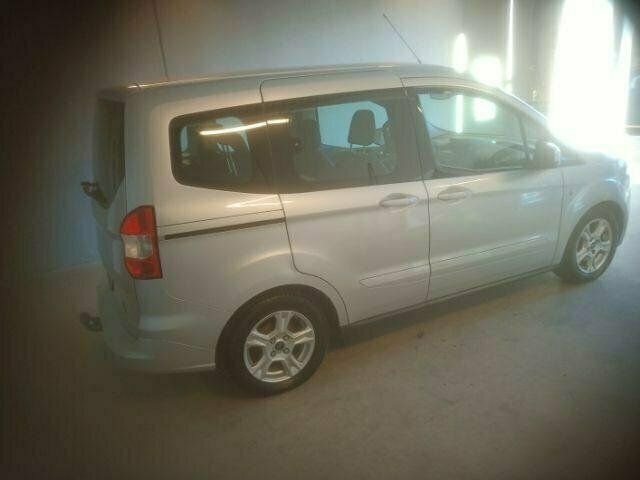 Begagnad Ford Tourneo Courier 96 HK (70 kW) 2016 Grå (lgrå) Minibuss