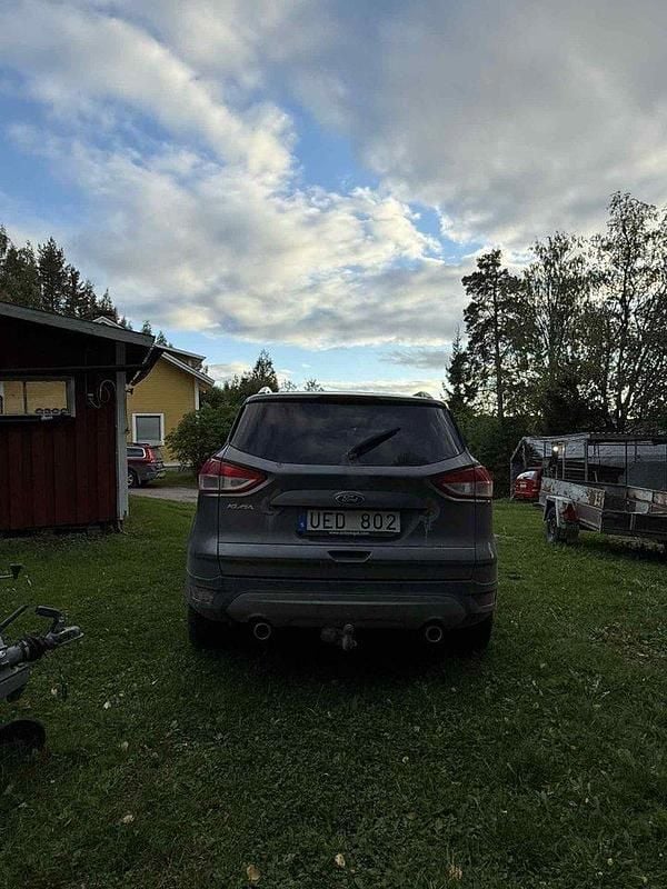 Grå Begagnad 2013 Ford Kuga Titanium SUV | 100 000 kr - Bild 1/4