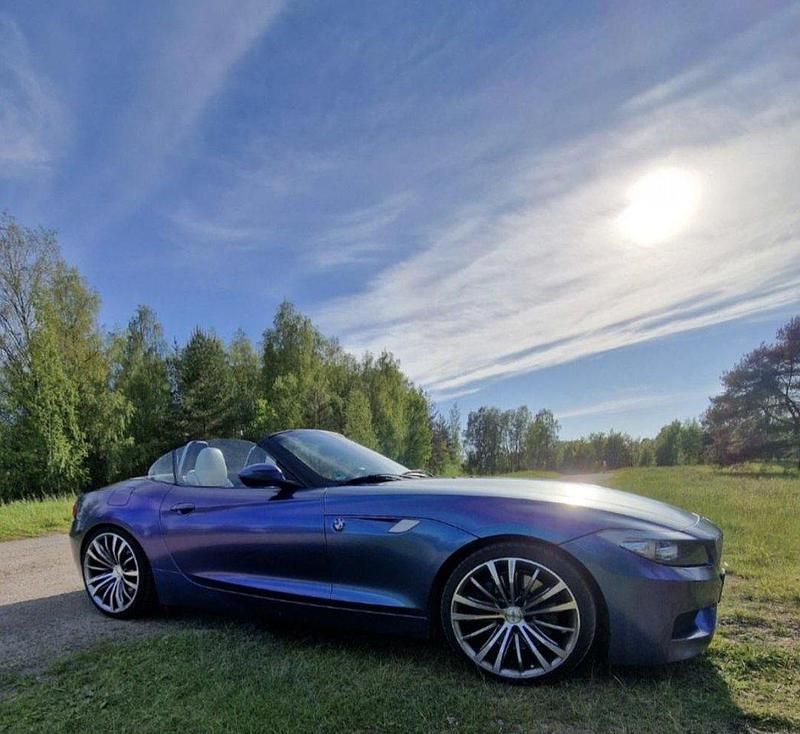 Blå Begagnad 2010 BMW Z4 Comfort Edition Cab | 239 000 kr (Marknadspris) - Bild 1/4
