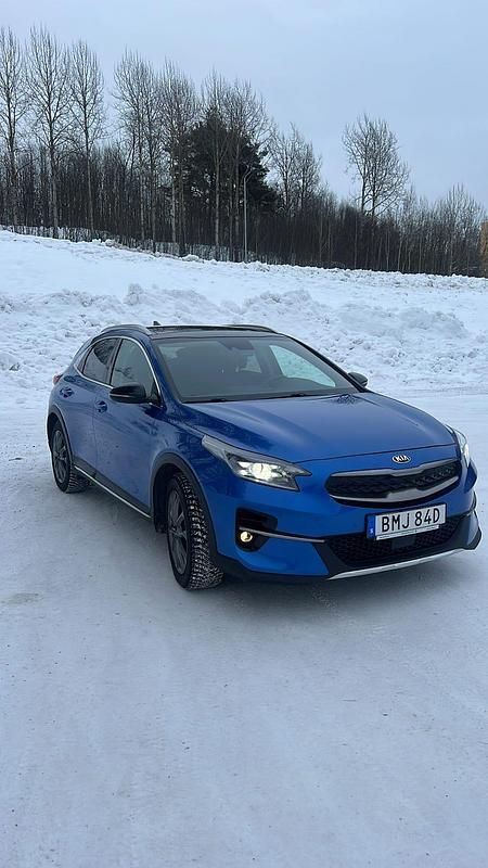 Begagnad Kia XCeed 141 HK (103 kW) 2021 Blåmetallic/blue flame SUV