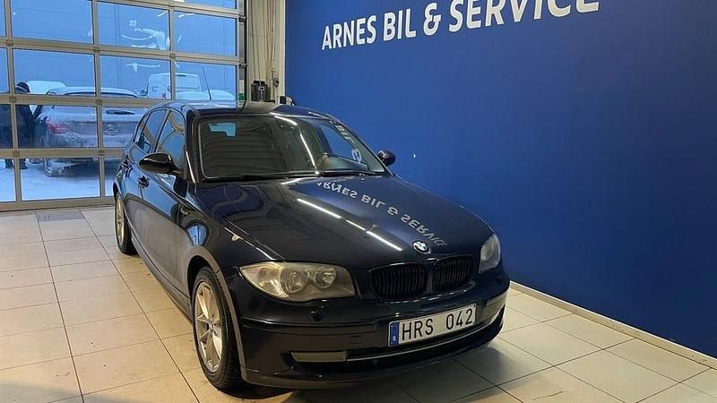 Blå Begagnad 2009 BMW 116 Advantage Halvkombi | 59 900 kr (Marknadspris) - Bild 1/4