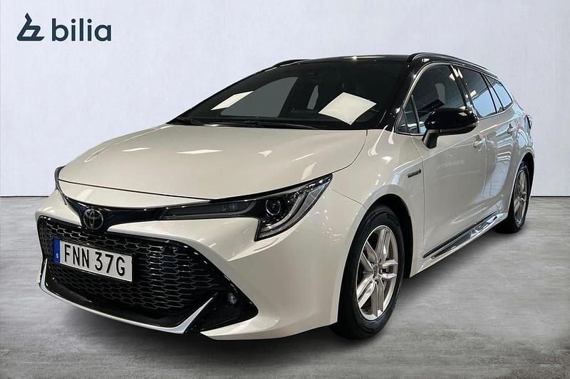 Vit Begagnad 2020 Toyota Corolla Sport Kombi | 268 900 kr (Marknadspris) - Bild 1/3