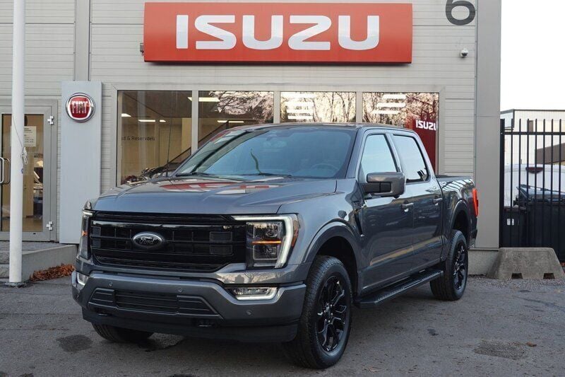 Grå Begagnad 2023 Ford F-150 Lariat Pickup | 936 250 kr (Marknadspris) - Bild 1/4