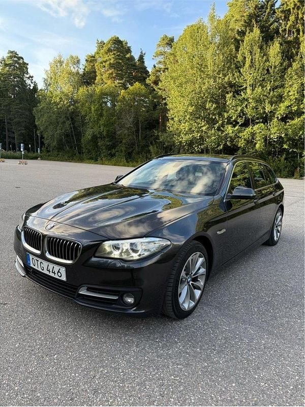 Grå Begagnad 2017 BMW 520 Kombi | 185 000 kr (Bra pris) - Bild 1/4