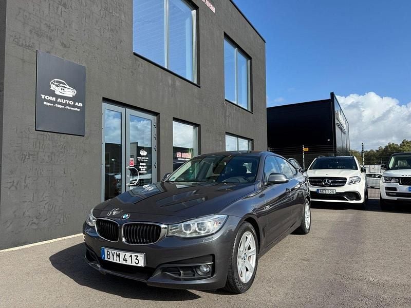 Grå Begagnad 2014 BMW 318 Gran Turismo Halvkombi | 139 900 kr (Marknadspris) - Bild 1/4
