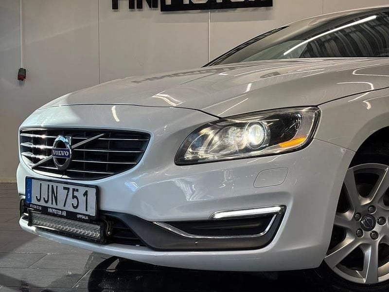 Begagnad Volvo V60 Summum 181 HK (133 kW) 2014 Vit Kombi