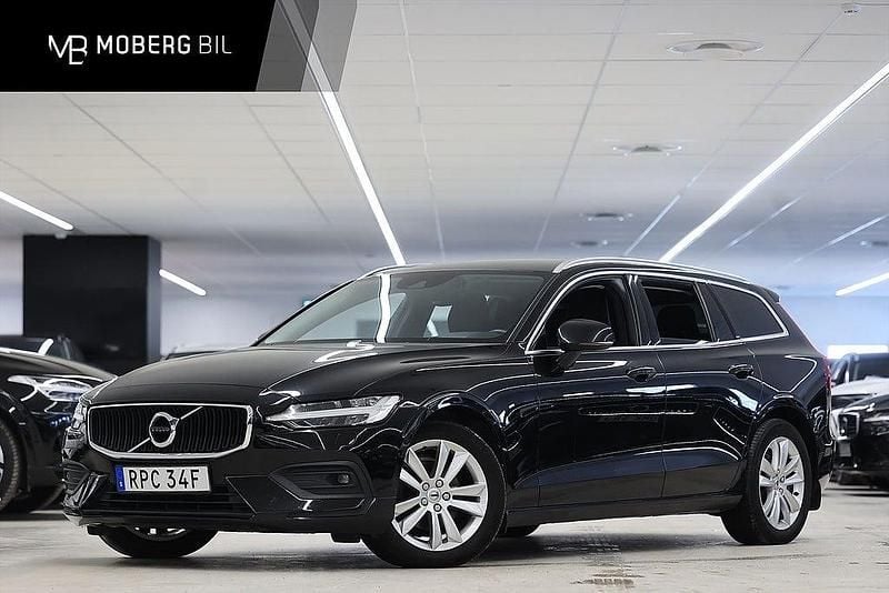 Begagnad Volvo V60 Momentum 197 HK (144 kW) 2021 Svart Kombi