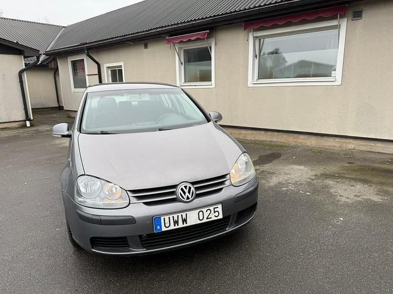 Begagnad 2004 VW Golf IV Halvkombi | 20 000 kr (Marknadspris) - Bild 1/4