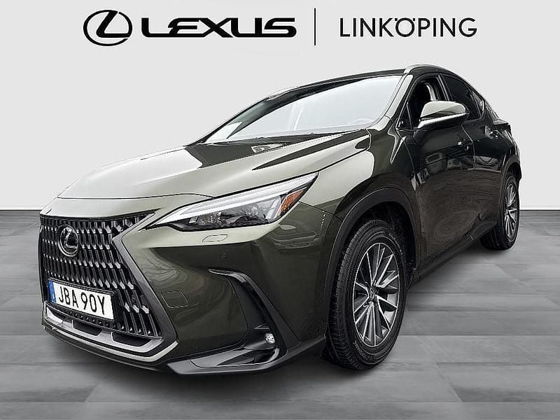Grön Begagnad 2024 Lexus NX350h Business Edition SUV | 479 000 kr (Bra pris) - Bild 1/4