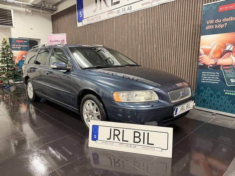 Begagnad Volvo V70 Momentum 140 HK (102 kW) 2007 Blå Kombi