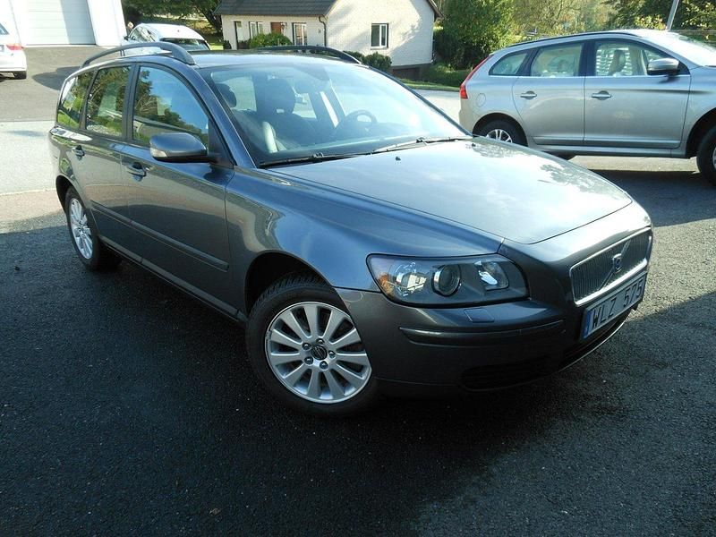 Grå Begagnad 2005 Volvo V50 Kombi | 25 000 kr - Bild 1/4