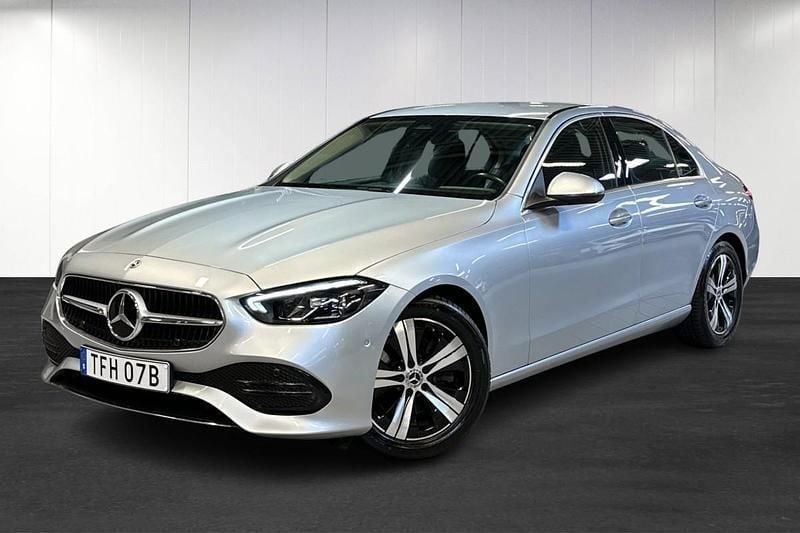 Silver Begagnad 2022 Mercedes C200 Avantgarde Sedan | 329 000 kr (Superpris) - Bild 1/4