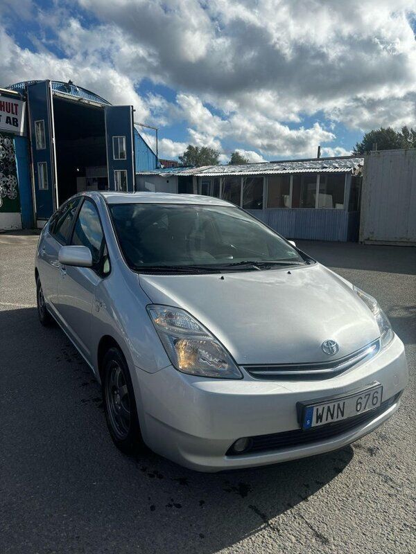 Silver Begagnad 2008 Toyota Prius Halvkombi | 50 000 kr (Bra pris) - Bild 1/4