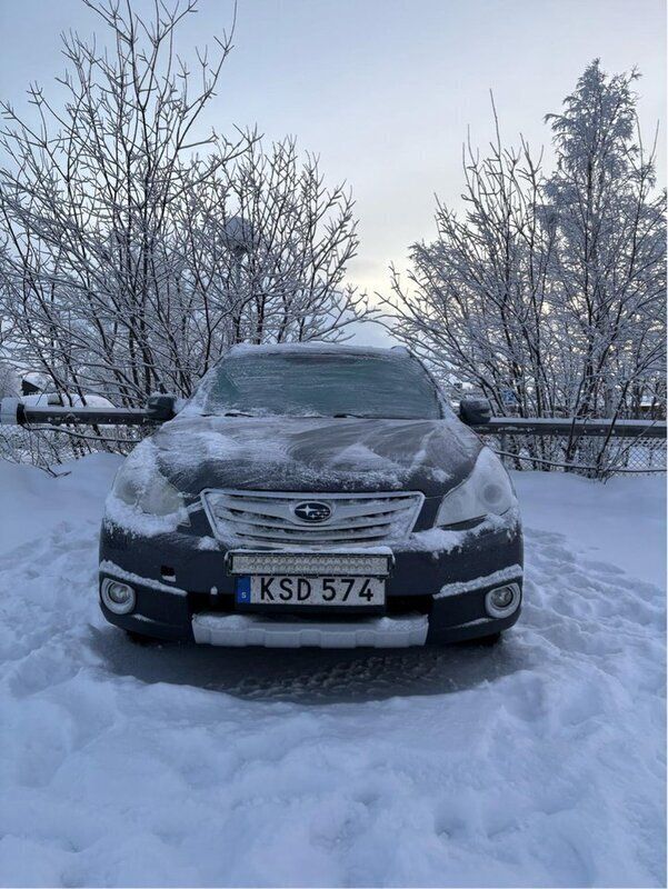 Grå Begagnad 2010 Subaru Outback SUV | 25 000 kr (Marknadspris) - Bild 1/2