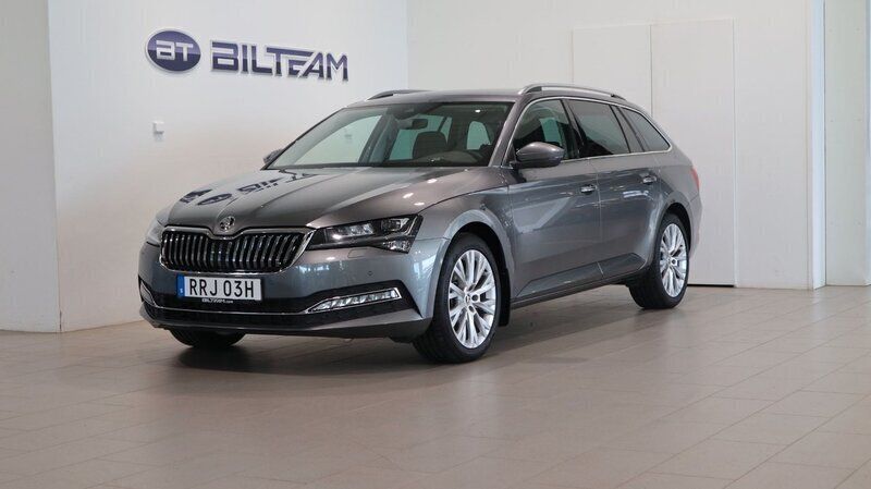 Grå Begagnad 2024 Skoda Superb Style Kombi | 399 900 kr (Bra pris) - Bild 1/4