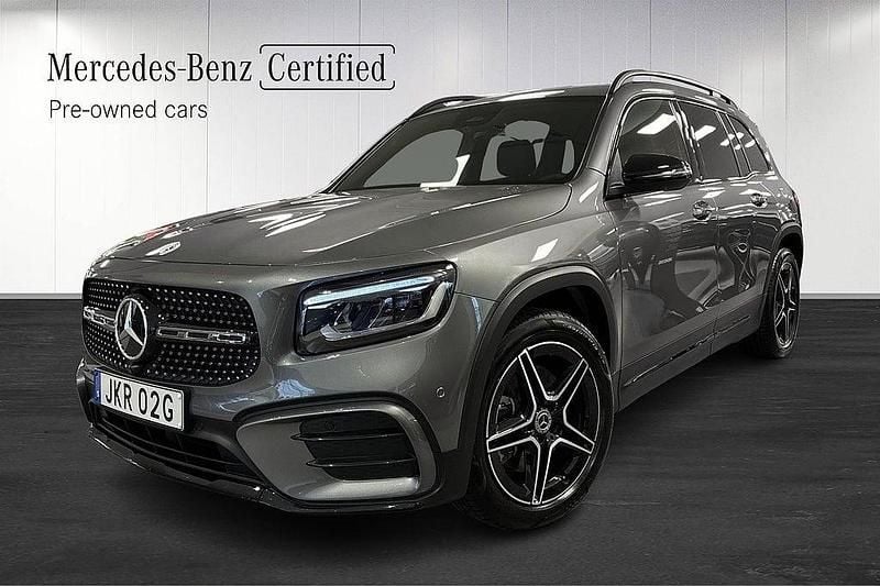 Mörkgrå Begagnad 2024 Mercedes GLB220 AMG SUV | 519 000 kr (Marknadspris) - Bild 1/4