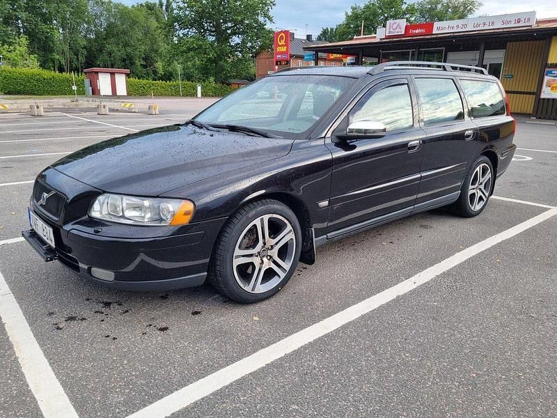 Svart Begagnad 2006 Volvo V70 Dynamic Kombi | 32 000 kr (Marknadspris) - Bild 1/4