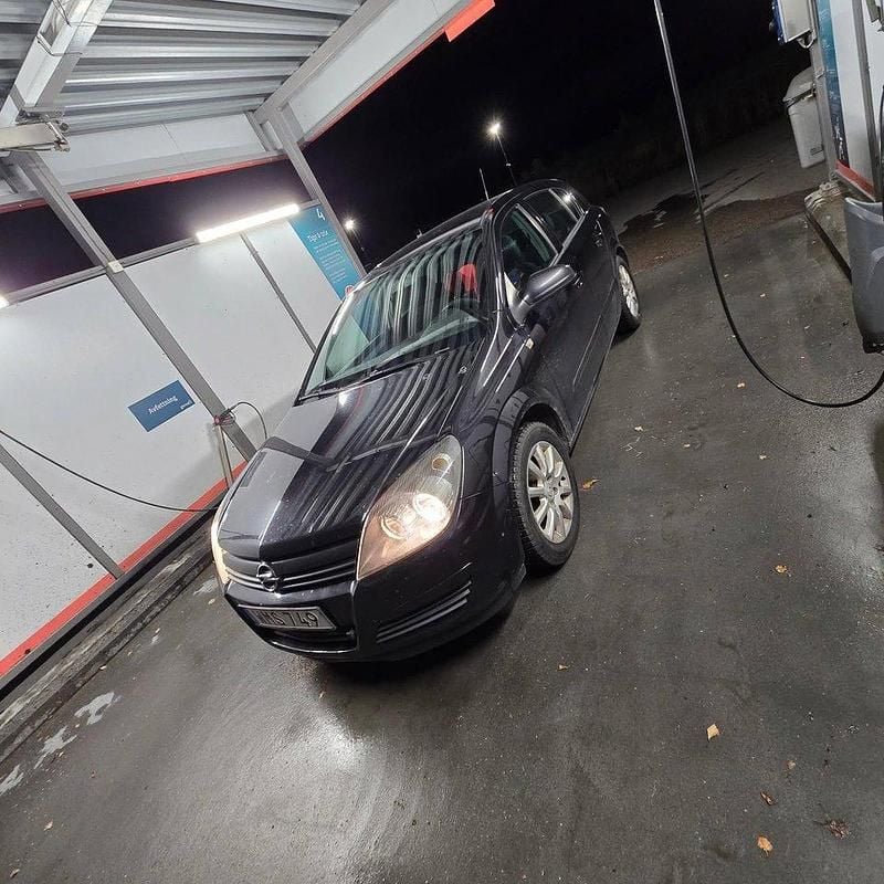 Svart Begagnad 2005 Opel Astra Halvkombi | 17 000 kr (Marknadspris) - Bild 1/2