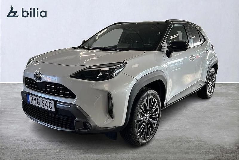 Vit Begagnad 2023 Toyota Yaris Cross SUV | 324 800 kr (Marknadspris) - Bild 1/3