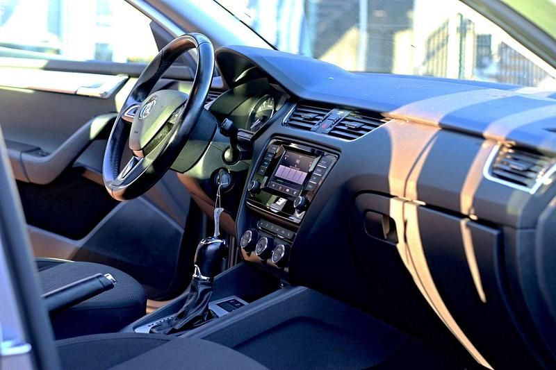 Ljusbrun Begagnad 2013 Skoda Octavia Kombi | 99 000 kr (Marknadspris) - Bild 1/4