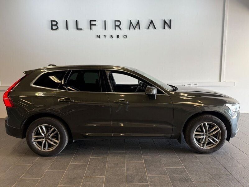 Mörkgrå (grå) Begagnad 2018 Volvo XC60 Momentum SUV | 279 900 kr (Dyr) - Bild 1/4