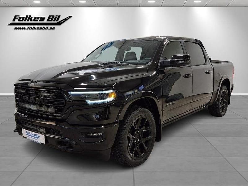 Svart metallic Begagnad 2023 RAM 1500 Pickup | 1 061 250 kr - Bild 1/4